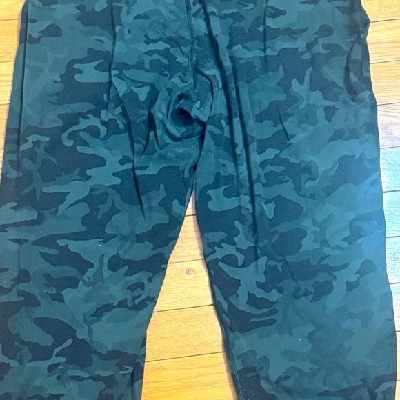 Lululemon Athletica Green camo Jogger - Picture 4 of 4